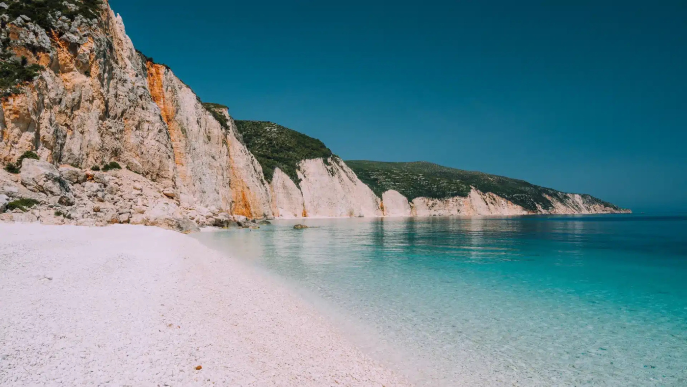 Η Καλύτερη Παραλία της Ευρώπης Είναι Ελληνική – Και Μοιάζει με Εξωτικό Παράδεισο