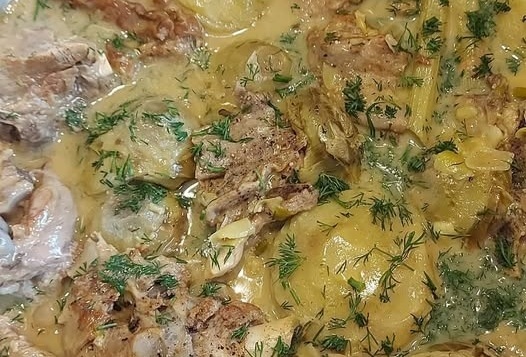 Το κατσικάκι με αγκινάρες αυγολέμονο που λιώνει στο στόμα – Το μυστικό είναι στο τέλος