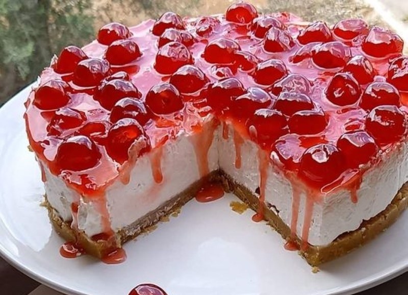 Cheesecake κεράσι χωρίς ψήσιμο: Το πανεύκολο γλυκό ψυγείου που γίνεται ανάρπαστο