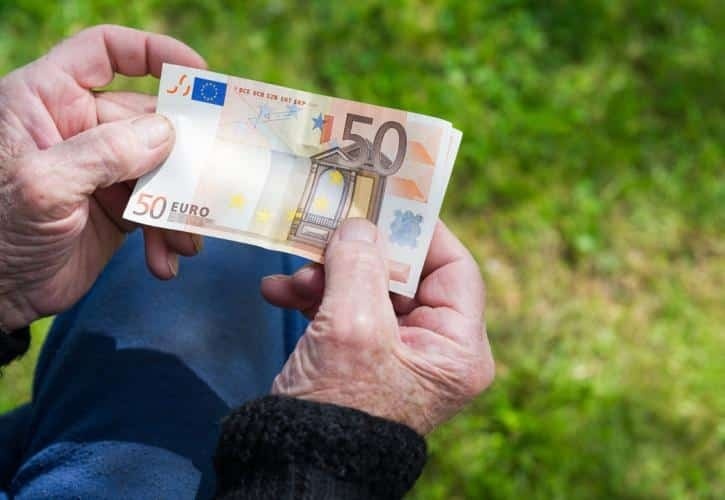 Συντάξεις: Γιατί όσοι έχουν έστω ένα ένσημο πριν από το 1993 θεωρούνται ευνοημένοι