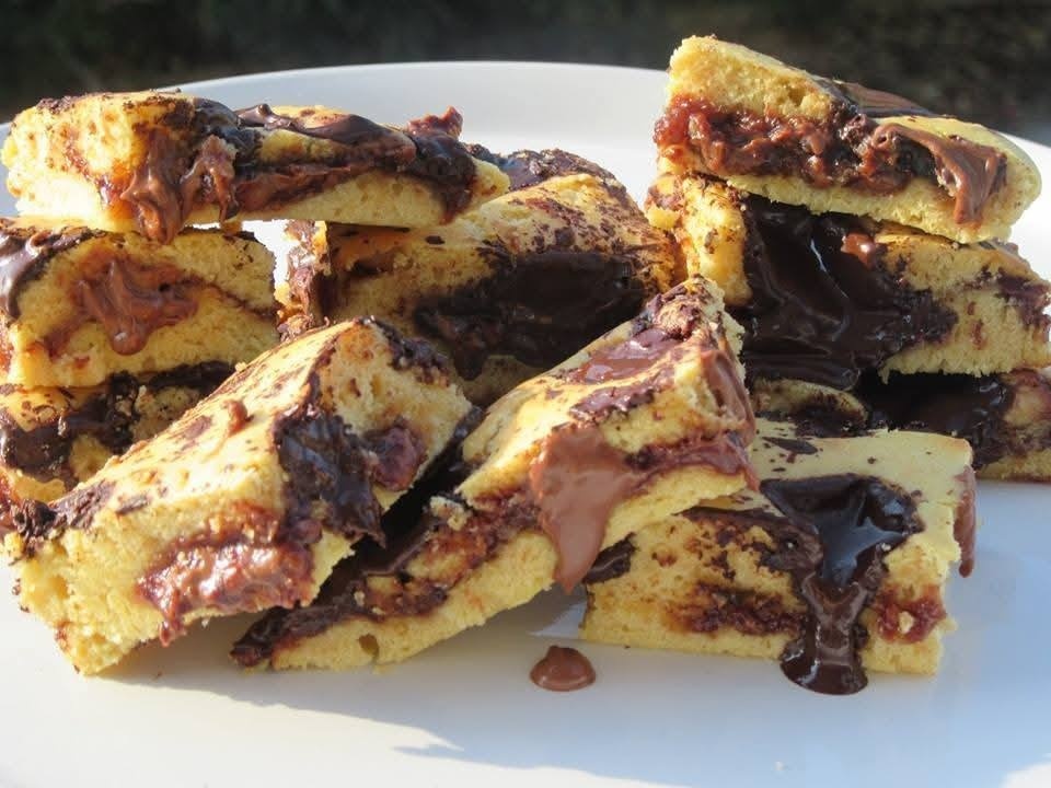 Cookies ταψιού με Μερέντα και σοκολάτα: Το πανεύκολο γλυκό που λατρεύουν όλοι