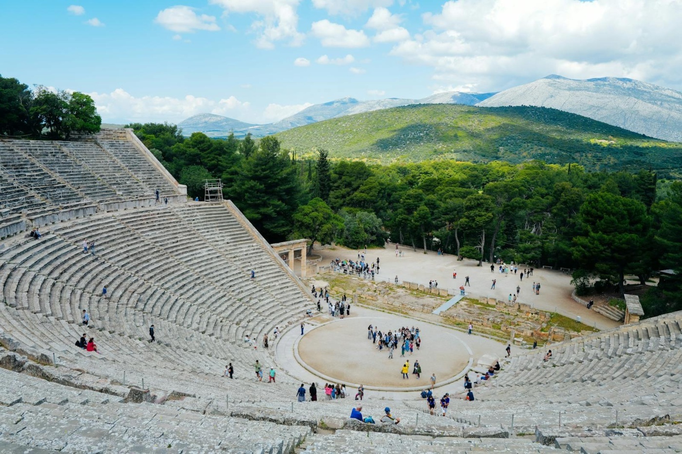 Αρχαίο ελληνικό θέατρο: η γέννηση της τραγωδίας και της κωμωδίας