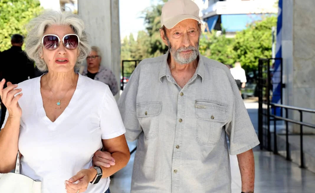 Μανώλης Δεστούνης: Πώς είναι σήμερα ο αγαπημένος ηθοποιός του ελληνικού κινηματογράφου – Η ζωή, οι τρεις γάμοι και ο γιος που απέκτησε στα 60