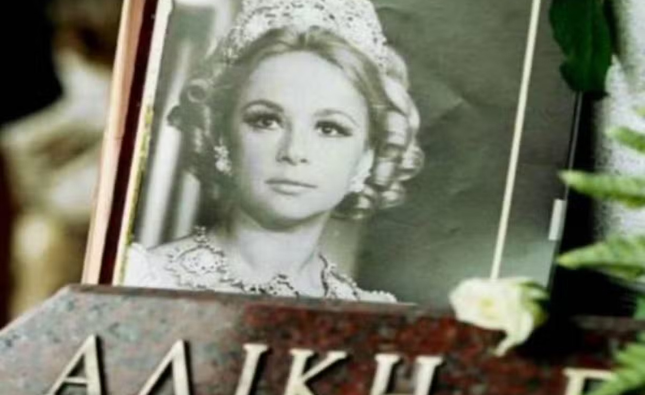 Αλίκη Βουγιουκλάκη: Το οικογενειακό δράμα που κράτησε μακριά από τα φώτα της δημοσιότητας
