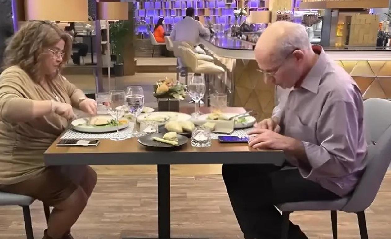 First Dates: Το ραντεβού που επισκιάστηκε από τον αγώνα του Ολυμπιακού