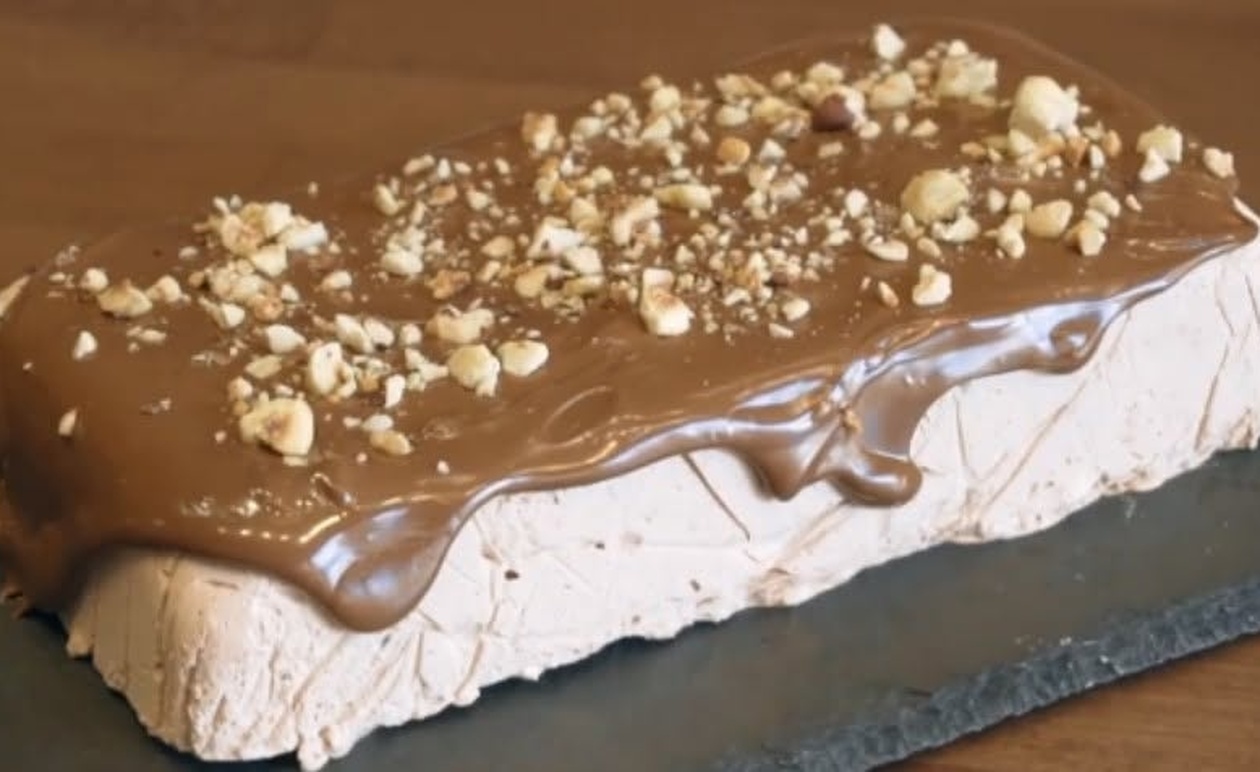 Παγωμένος Κορμός Ferrero με Cookies & Φουντούκια