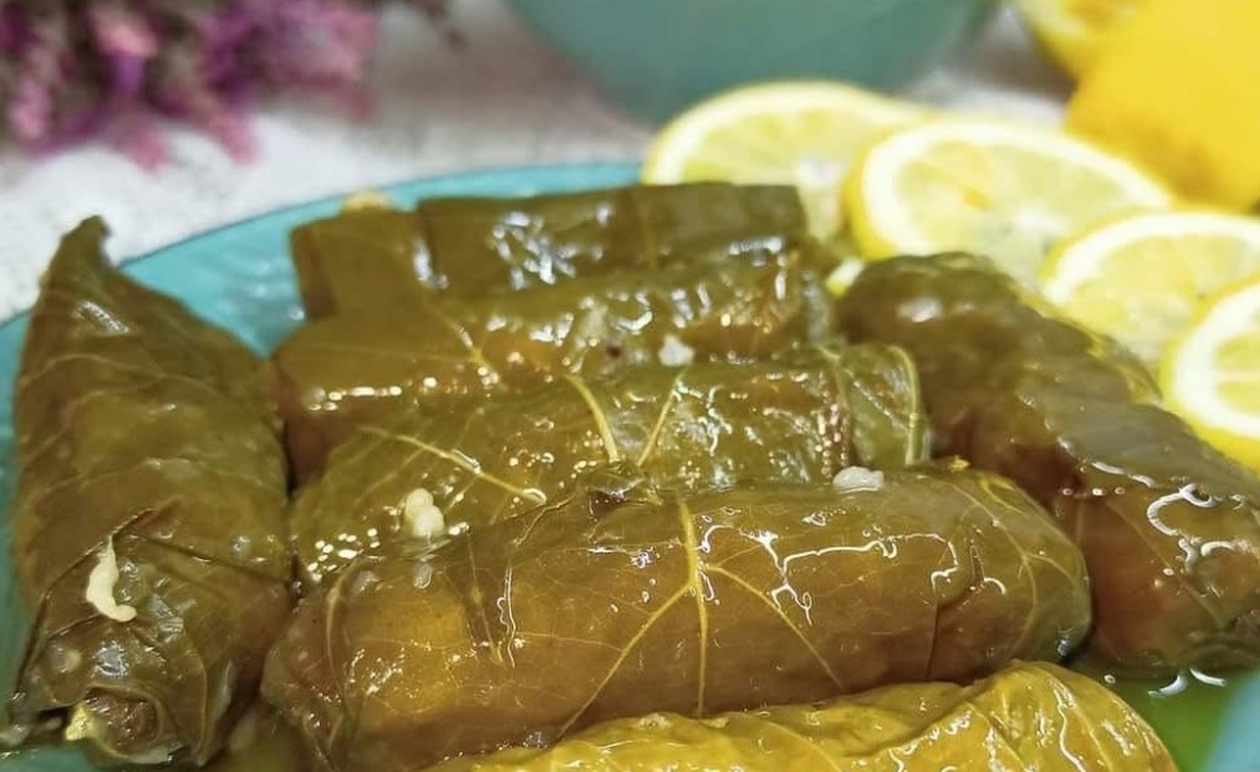 Η παραδοσιακή συνταγή για ντολμαδάκια που περνάει από γενιά σε γενιά