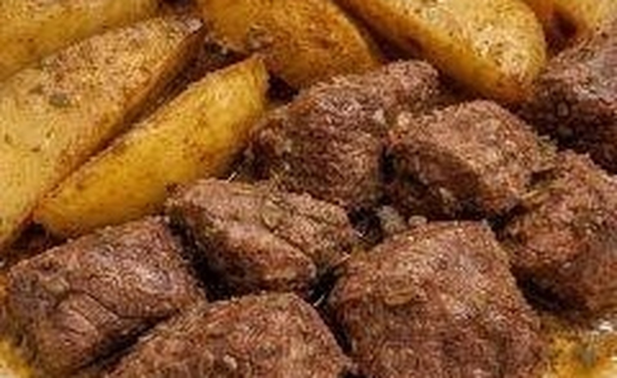 Το μυστικό της κατσαρόλας που κάνει το μοσχαράκι να λιώνει στο στόμα