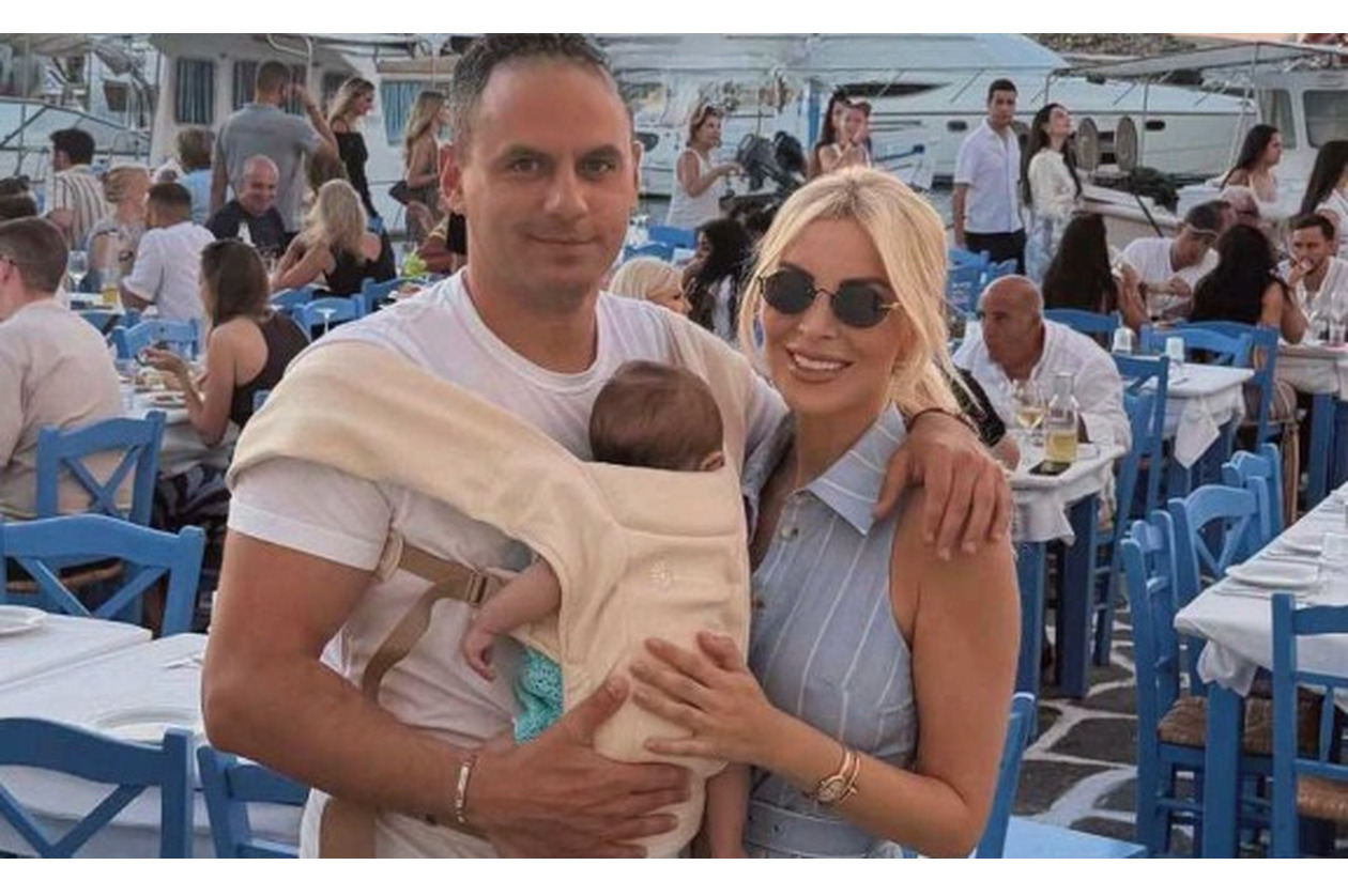 Οικογενειακή ευτυχία για την Κατερίνα Καινούργιου: Οι τρυφερές φωτογραφίες με τον Παναγιώτη Κουτσουμπή και τη μικρή τους κόρη