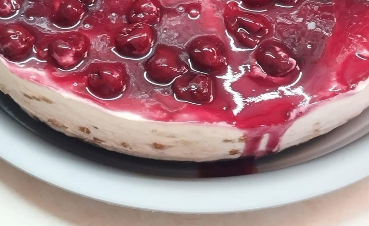 Γιαουρτογλυκό ψυγείου τύπου cheesecake – Το πιο ελαφρύ και εύκολο γλυκό χωρίς ψήσιμο!