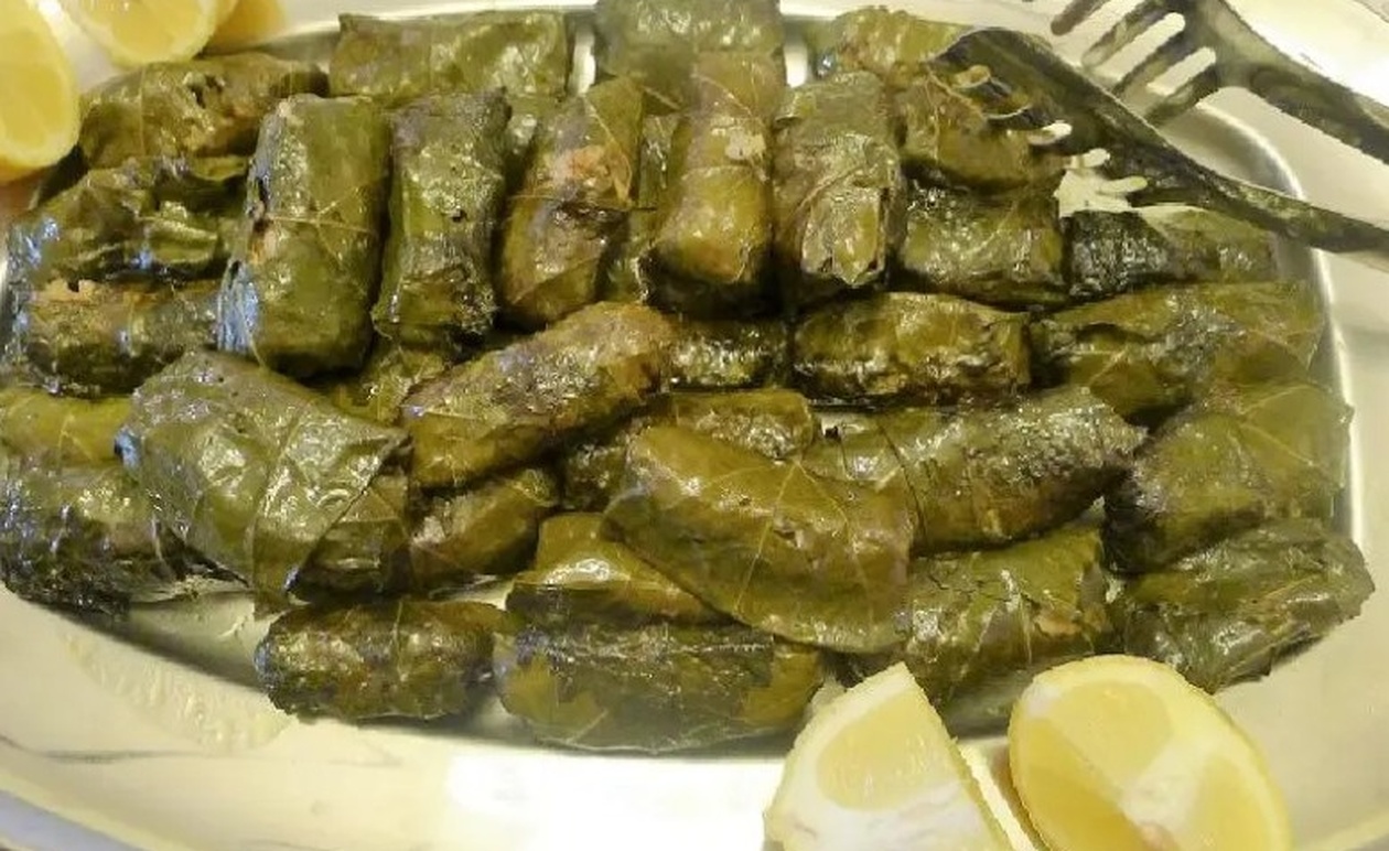 Έτσι φτιάχνουν οι Πολίτισσες τα πιο νόστιμα γιαλαντζί ντολμαδάκια