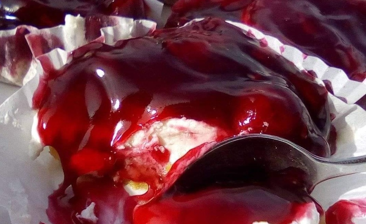 Ατομικά Cheesecake Ψυγείου με Βύσσινο