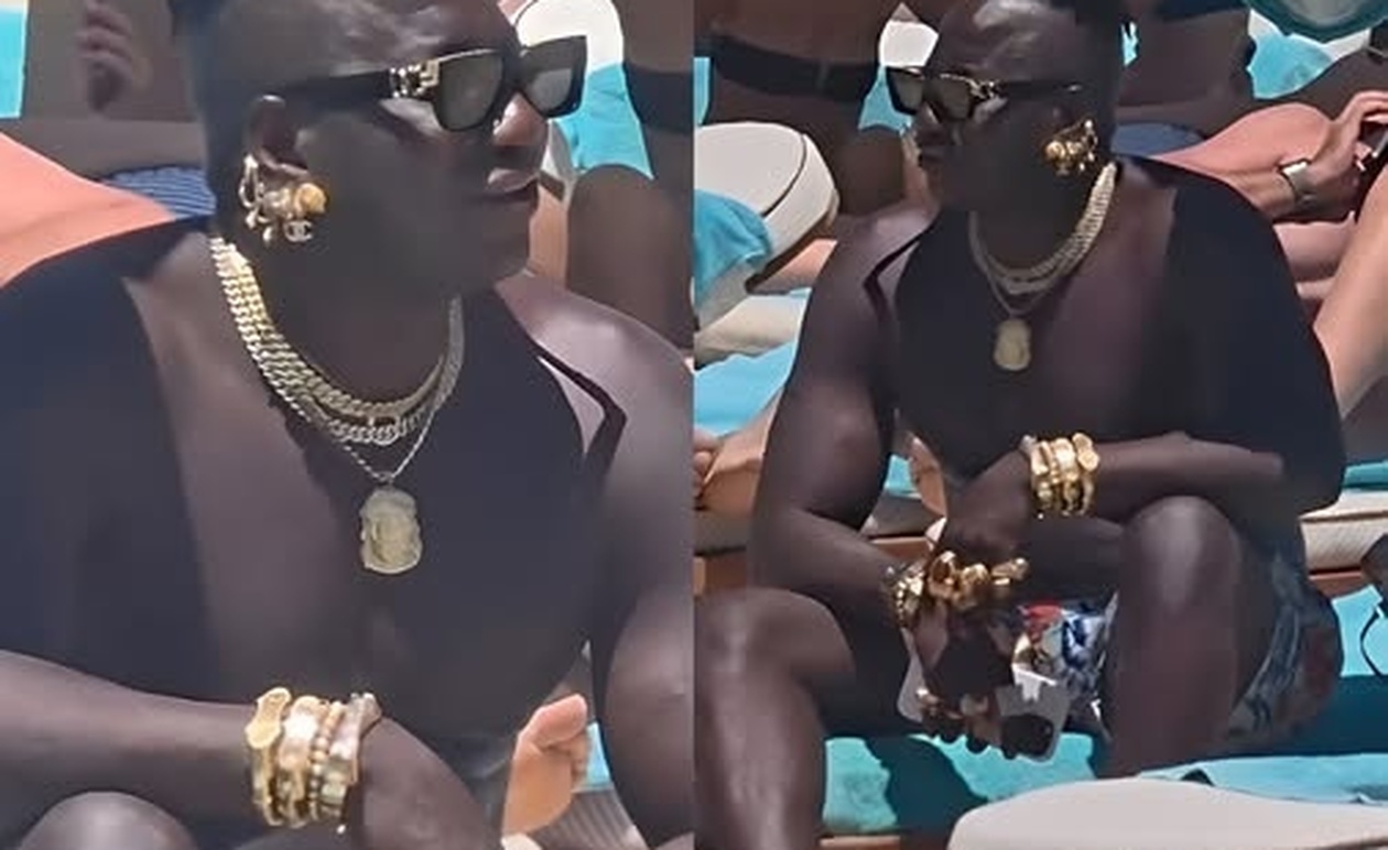 Τουρίστας στη Μύκονο έγινε viral για τα εντυπωσιακά χρυσά κοσμήματα που φόρεσε στην παραλία
