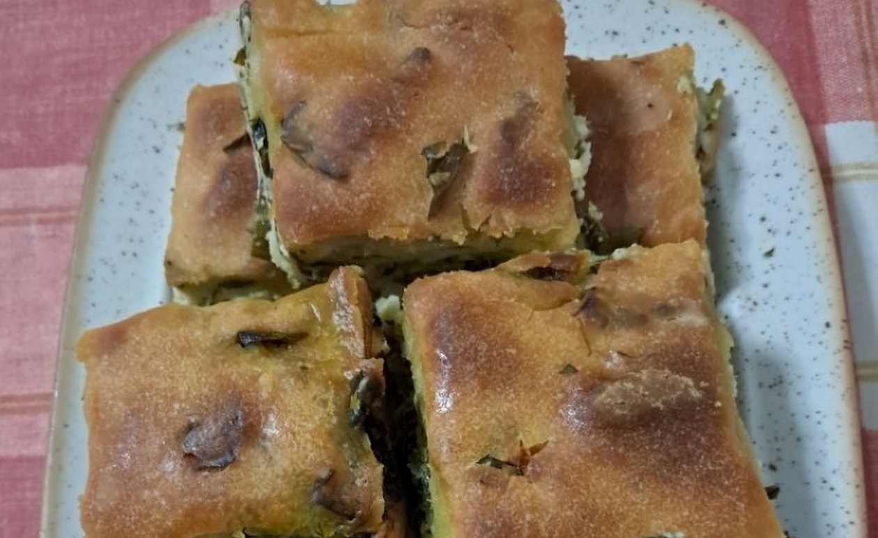 Σπανακοτυρόπιτα με κουρκούτι και φέτα