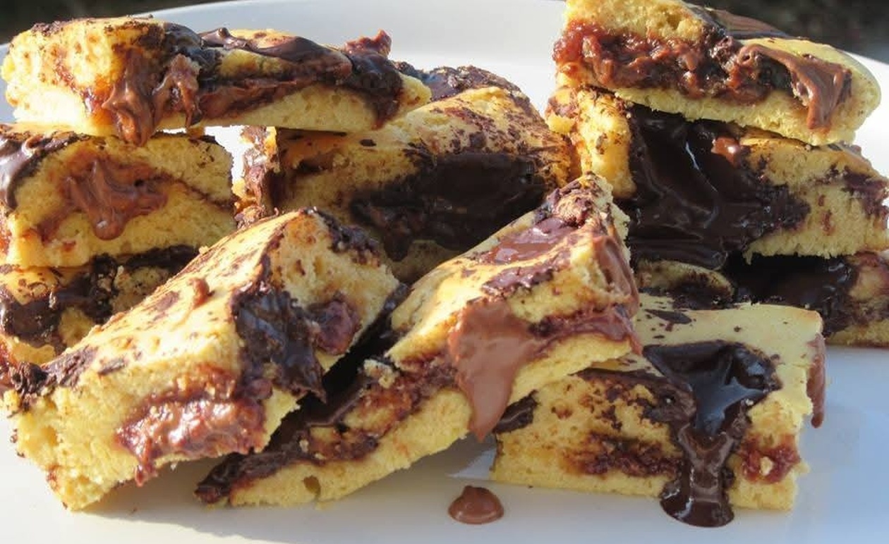 Cookies ταψιού με Μερέντα και σοκολάτα: Το πανεύκολο γλυκό που λατρεύουν όλοι