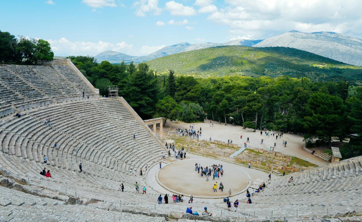 Αρχαίο ελληνικό θέατρο: η γέννηση της τραγωδίας και της κωμωδίας